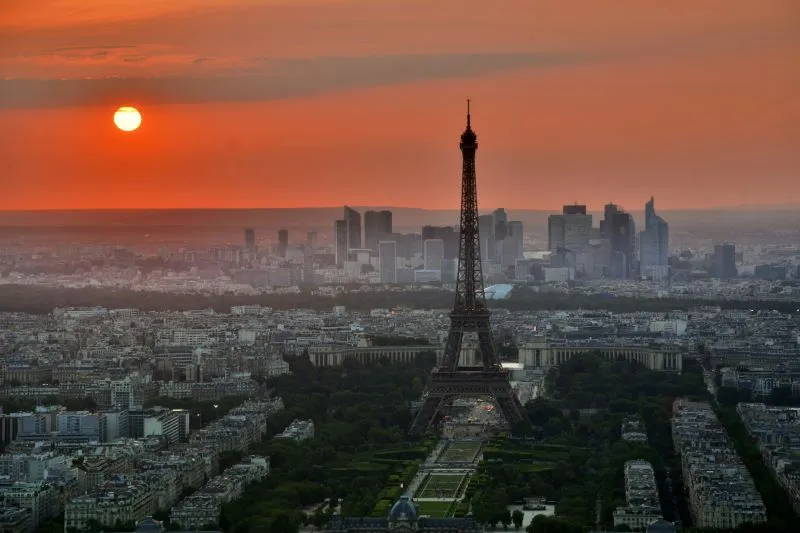 A photo of a sunset in Paris