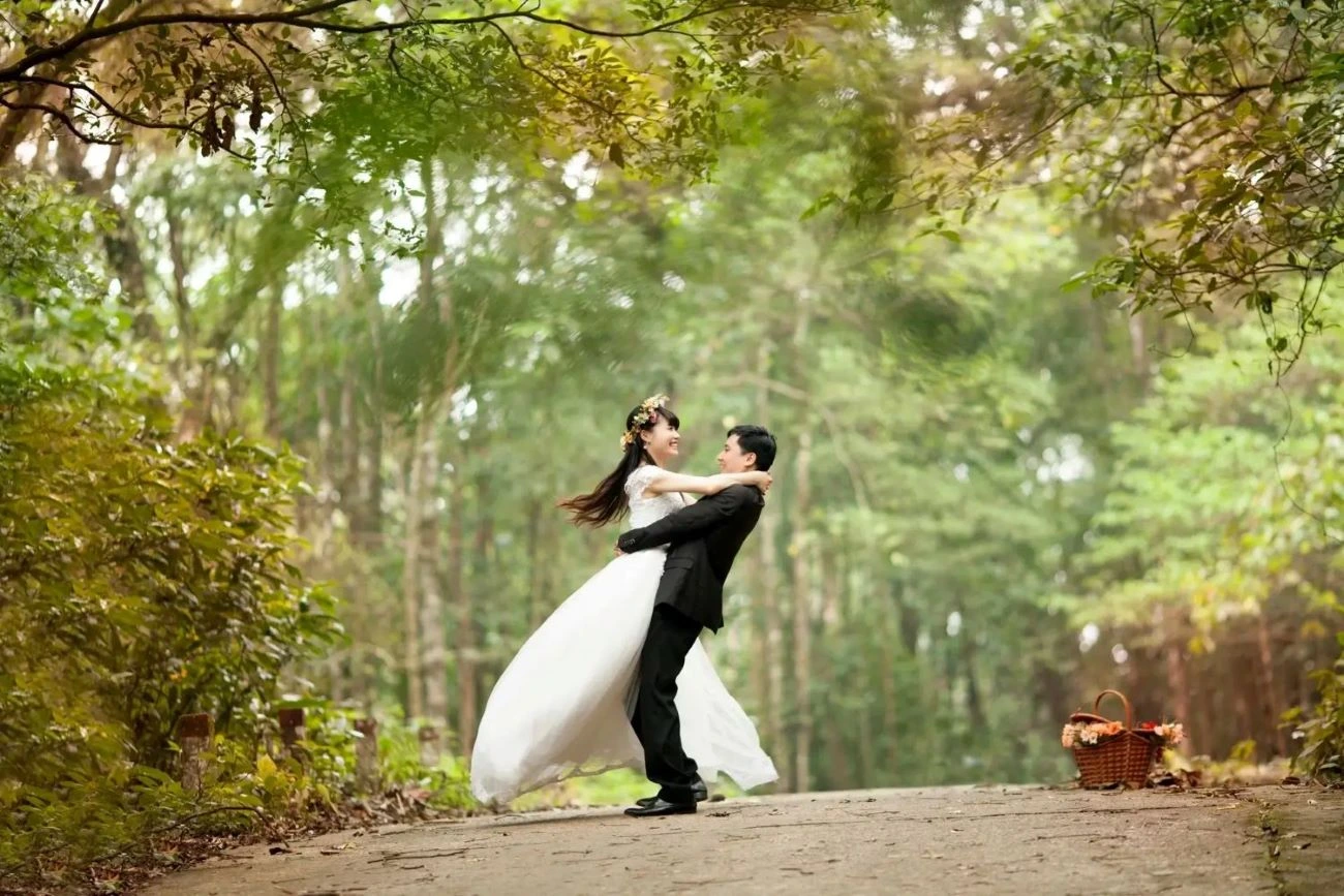 Wedding couple in the woods